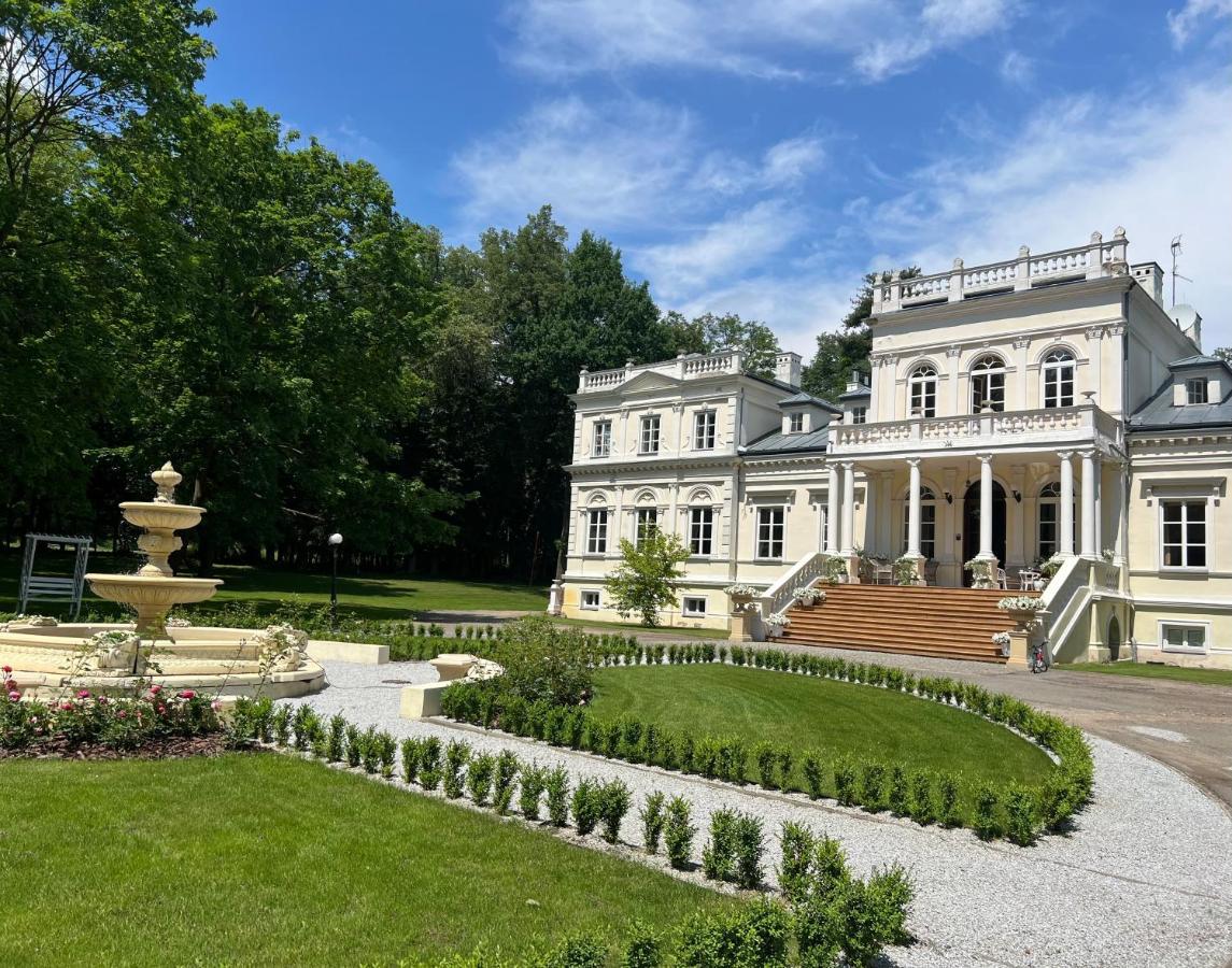Palac Chojnata Wola Chojnata Exteriör bild