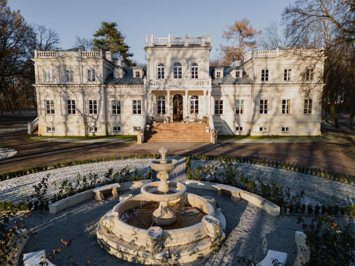 Palac Chojnata Wola Chojnata Exteriör bild